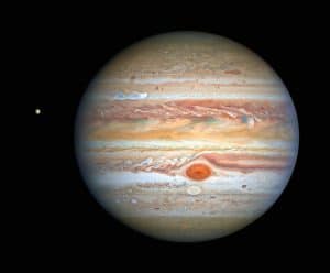 Jupiter photographié par le télescope spatial Hubble, montrant la Grande Tache Rouge et les bandes nuageuses - illustration du résultat recherché en photographie planétaire
