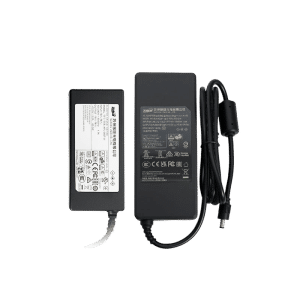 ZWO — alimentation 12 V / 5 A avec adaptateur suisse — photographie officielle détourée